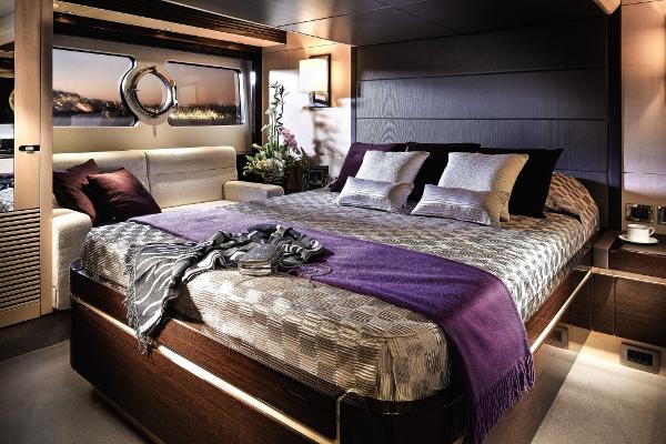 Sunseeker Manhattan 55 Master Stateroom