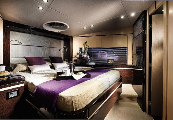 Sunseeker Manhattan 55 Forward Cabin