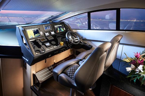 Sunseeker Manhattan 55 Helm