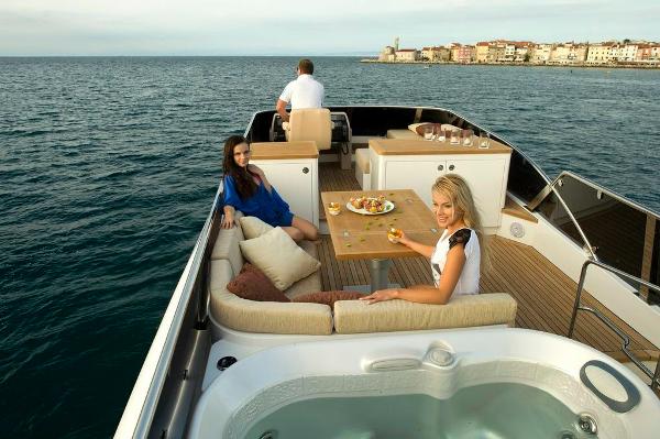 Aqualiner 77 Flybridge