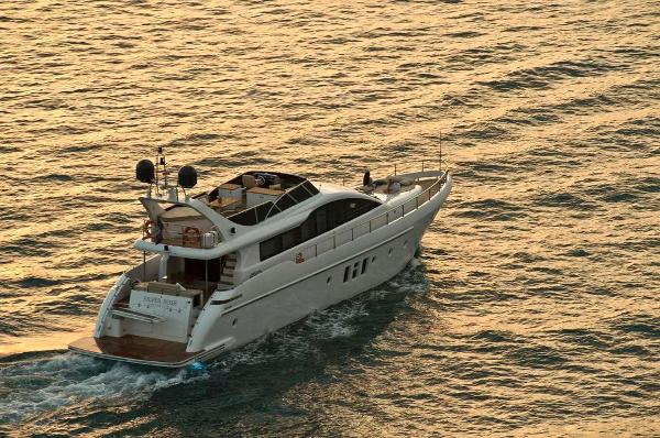Aqualiner 77 Stern