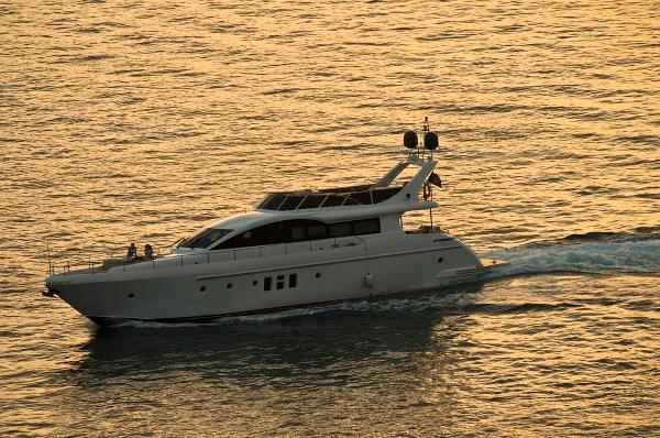 Aqualiner 77 Side View