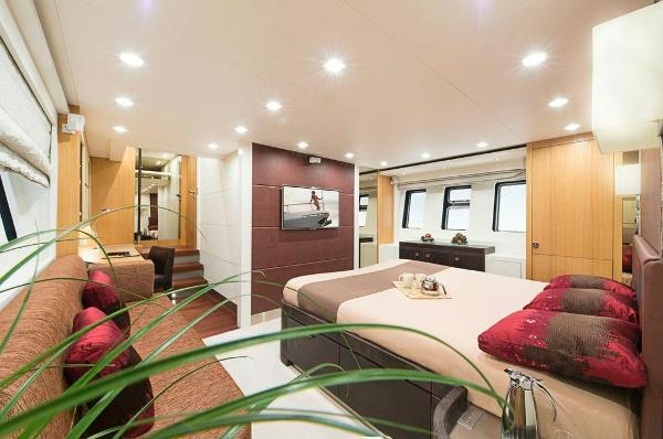 Aqualiner 77 Cabin