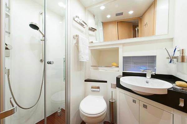 Aqualiner 77 Bathroom