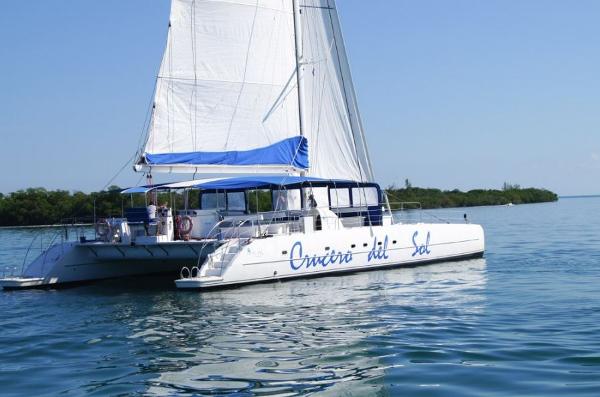 Fountaine Pajot Taiti Day Charter 80 Stern