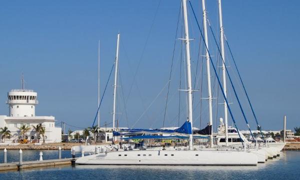 Fountaine Pajot Taiti Day Charter 80 Moored