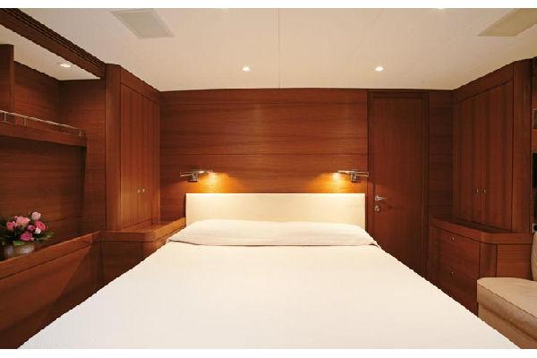 Nautor Swan 90 FD Guest Cabin