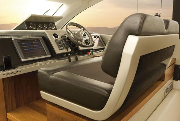 Fairline Targa 50 Gran Turismo Helm