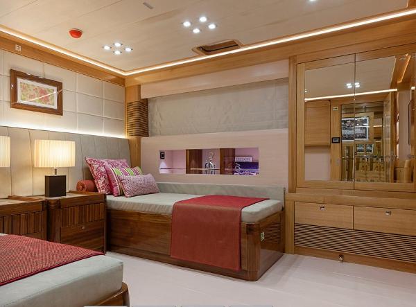 Conrad 115 Lunar Twin Cabin