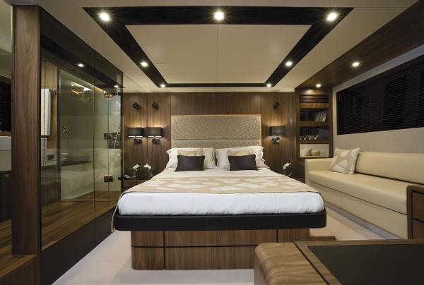Fairline Squadron 65 Cabin