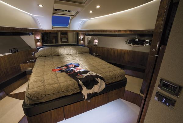 Fairline Squadron 65 Cabin