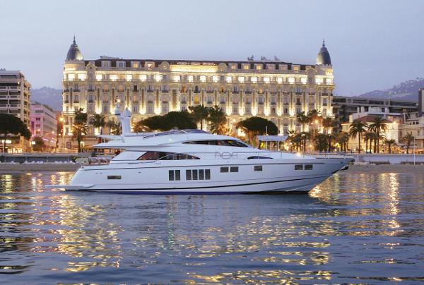 Fairline Squadron 78 Custom Side View