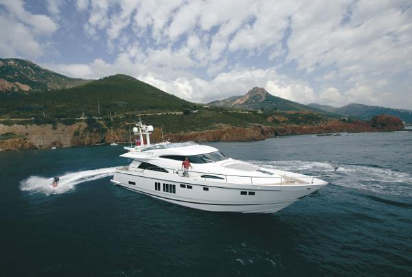 Fairline Squadron 78 Custom Side Vire