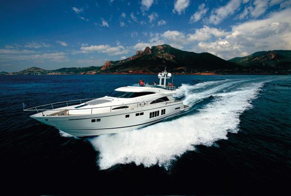 Fairline Squadron 78 Custom Running Shot