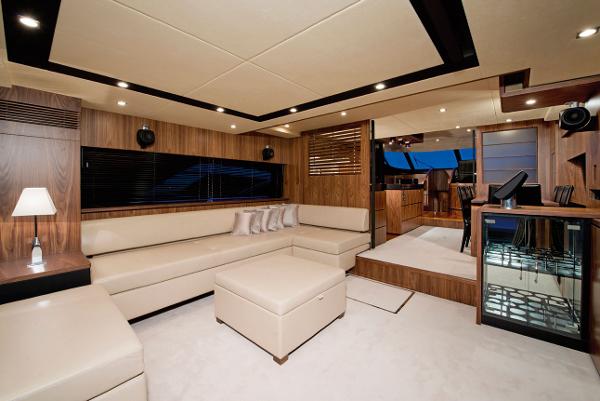 Fairline Squadron 78 Custom Saloon