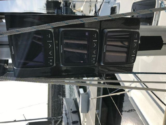 Jeanneau Sun Fast 3200 - instruments