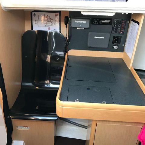 Jeanneau Sun Fast 3200 - chart table