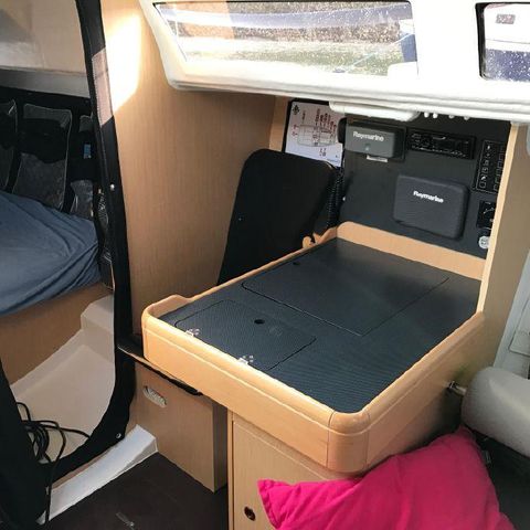 Jeanneau Sun Fast 3200 - chart table