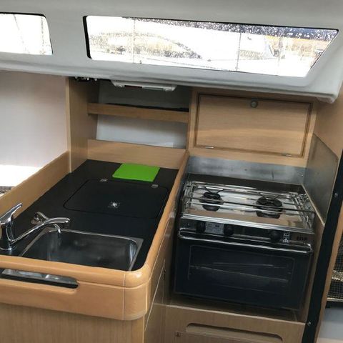 Jeanneau Sun Fast 3200 - galley