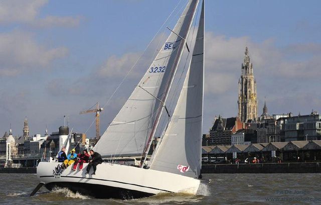 Jeanneau Sun Fast 3200 - under sail