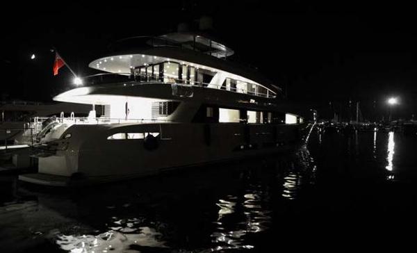 Curvelle Quaranta Night View