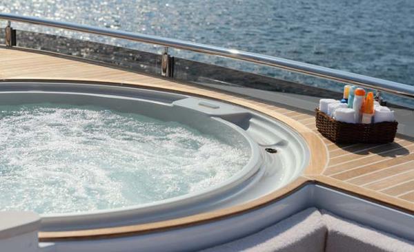 Curvelle Quaranta Jacuzzi