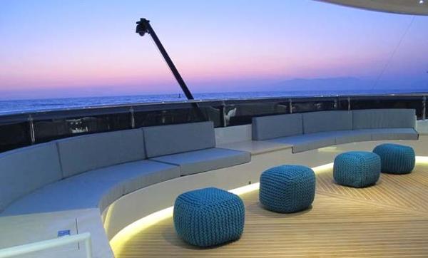 Curvelle Quaranta Aft Deck