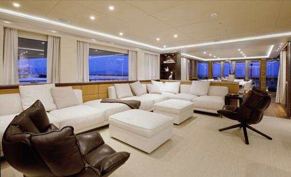 Curvelle Quaranta Saloon