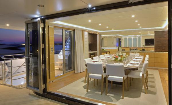 Curvelle Quaranta Dining