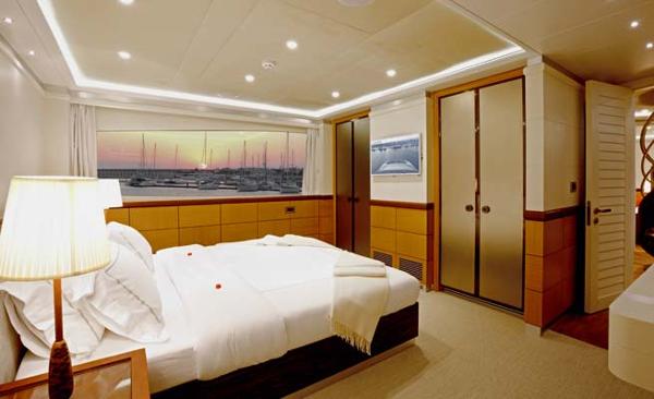 Curvelle Quaranta Master Cabin