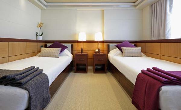 Curvelle Quaranta Twin Cabin