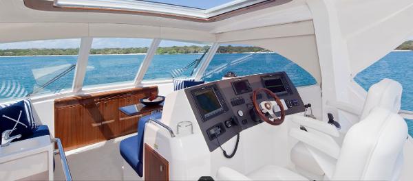 Maritimo 440 Offshore Convertible Helm