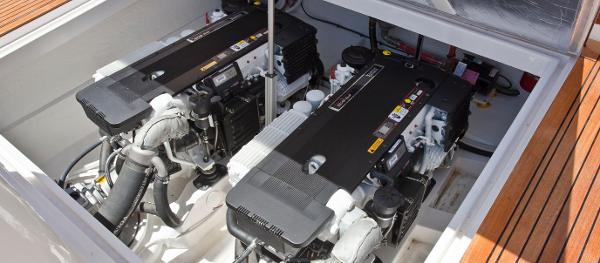 Maritimo 440 Offshore Convertible Engines