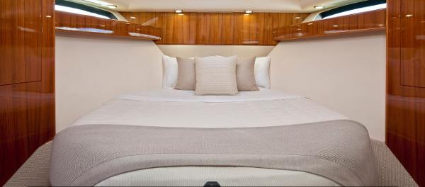 Maritimo 440 Offshore Convertible Cabin