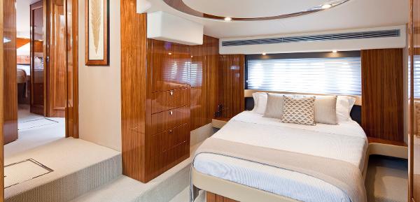 Maritimo C60 Sports Cabriolet Master Cabin