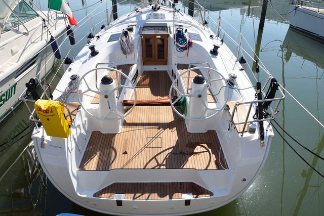 Manufacturer Provided Image: Bavaria 40S Cruiser