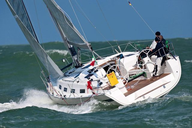 Manufacturer Provided Image: Bavaria 40S Cruiser