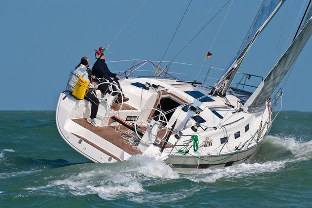 Manufacturer Provided Image: Bavaria 40S Cruiser