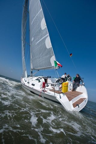 Manufacturer Provided Image: Bavaria 40S Cruiser