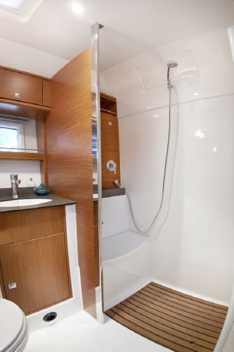 Bavaria Sport 39 Bathroom