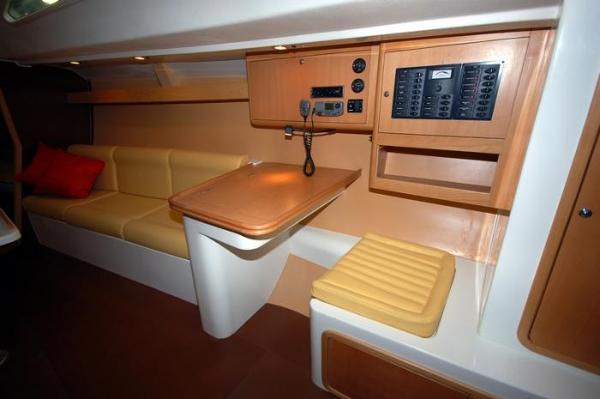Pacer Yachts 376 R Chart Table