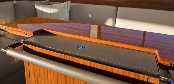 Maritimo C53 Sports Cabriolet Saloon Detail