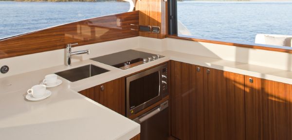 Maritimo C53 Sports Cabriolet Galley