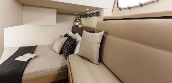 Maritimo Mustang 43 Port Cabin