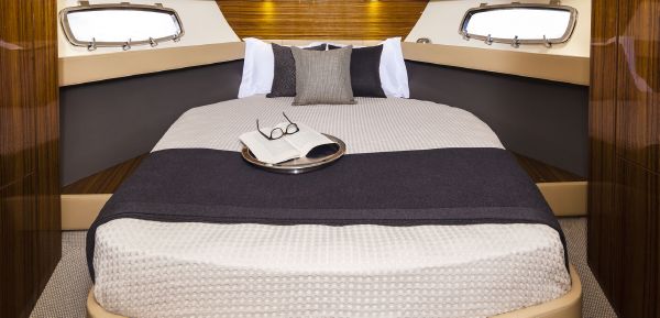 Maritimo Mustang 43 Bow Cabin