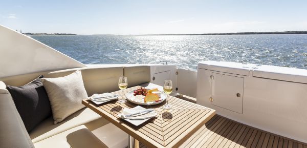 Maritimo Mustang 43 Cockpit