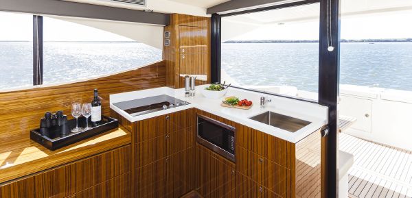 Maritimo Mustang 43 Galley