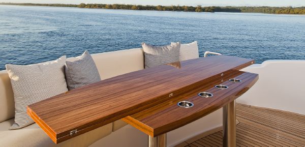 Maritimo Mustang 50 Cockpit