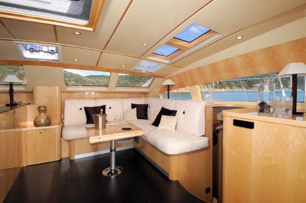 Privilege 515 Saloon