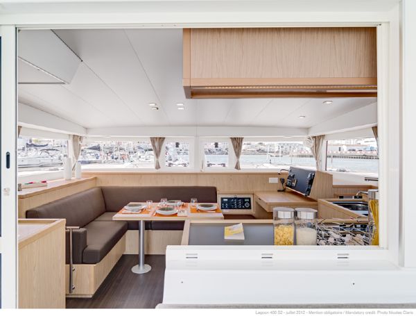Lagoon 400 S2 Saloon